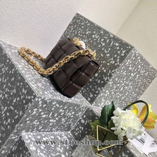 高仿A貨BOTTEGA VENETABottega Veneta Chain Padded Cassette 時髦精品大金鏈條Padded Cassette Q軟的皮質blpj13296