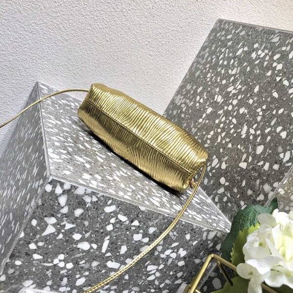 頂級原單BOTTEGA VENETABottega Veneta 樹皮紋雲朵包POUCH系列原廠壓紋金原牛皮blpj13308