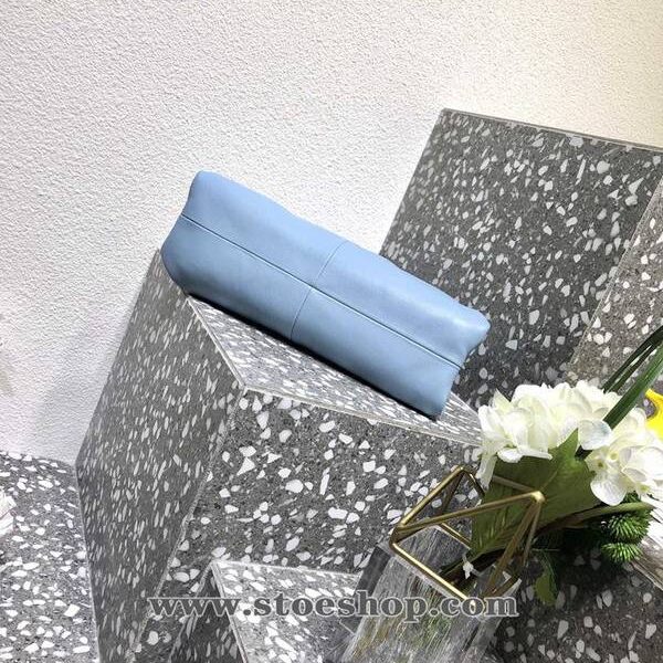 高仿包台灣BOTTEGA VENETA2020新款三角信封手包小羊皮blpj13309