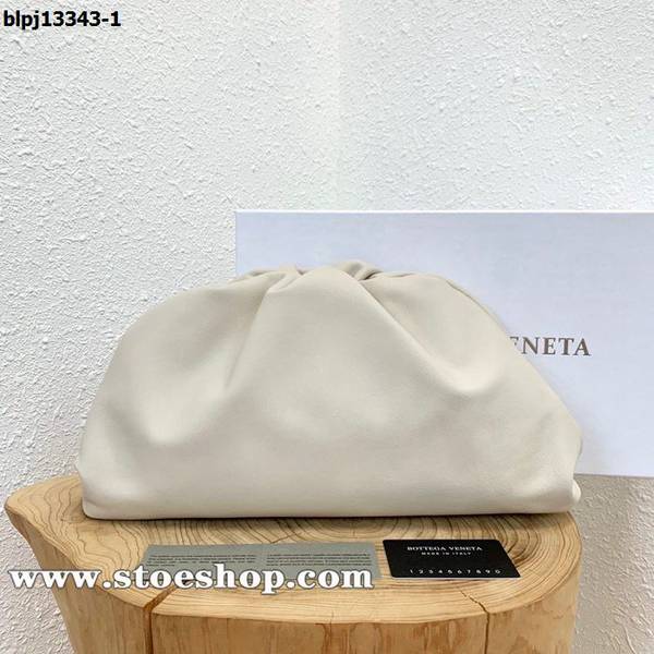 高仿包包批發BOTTEGA VENETABottega Veneta白色餃子包雲朵包blpj13343