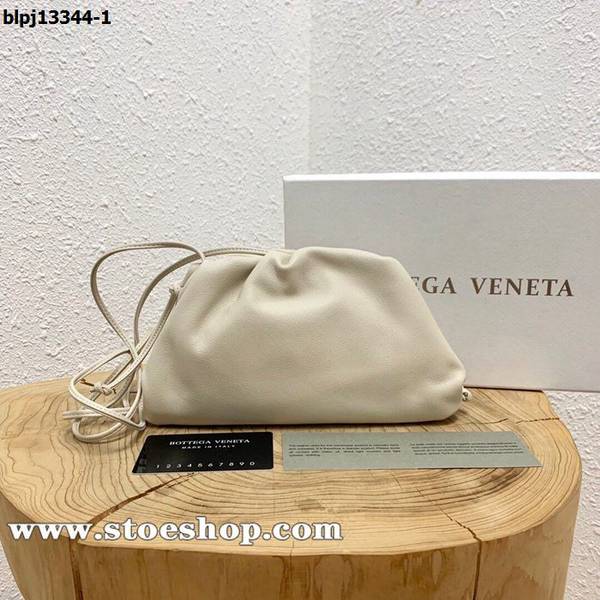 高仿精品批發BOTTEGA VENETABottega Veneta白色餃子包雲朵包blpj13344