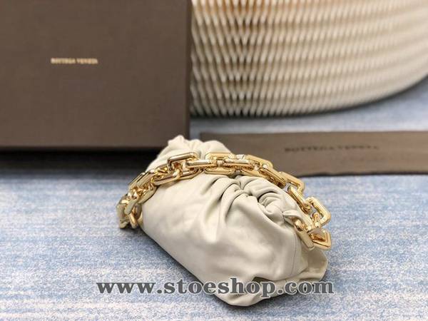 高仿網台灣BOTTEGA VENETAThe Chain pouch 2020 bv雲朵包柔軟牛皮blpj13353 2 高仿網台灣BOTTEGA VENETAThe Chain pouch 2020 bv雲朵包柔軟牛皮blpj13353