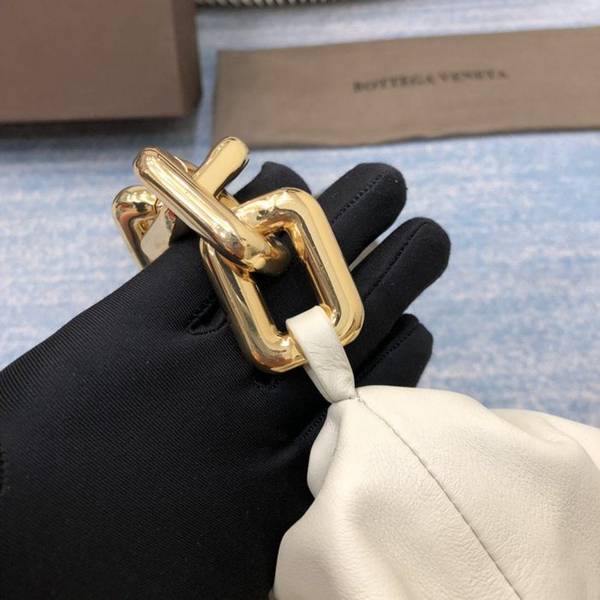 高仿網台灣BOTTEGA VENETAThe Chain pouch 2020 bv雲朵包柔軟牛皮blpj13353 5 高仿網台灣BOTTEGA VENETAThe Chain pouch 2020 bv雲朵包柔軟牛皮blpj13353