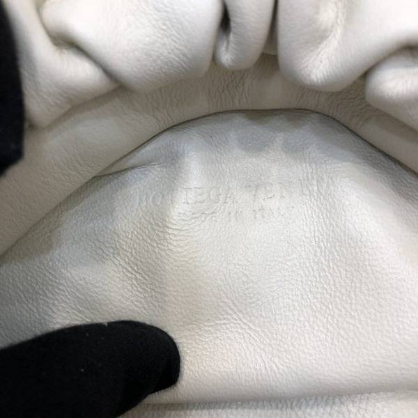 高仿網台灣BOTTEGA VENETAThe Chain pouch 2020 bv雲朵包柔軟牛皮blpj13353 9 高仿網台灣BOTTEGA VENETAThe Chain pouch 2020 bv雲朵包柔軟牛皮blpj13353
