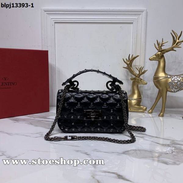 高仿包包批發Valentino爆裂紋Valentino Garavani Rockstud Spike bag0124柔軟皺紋小羊皮製成blpj13393