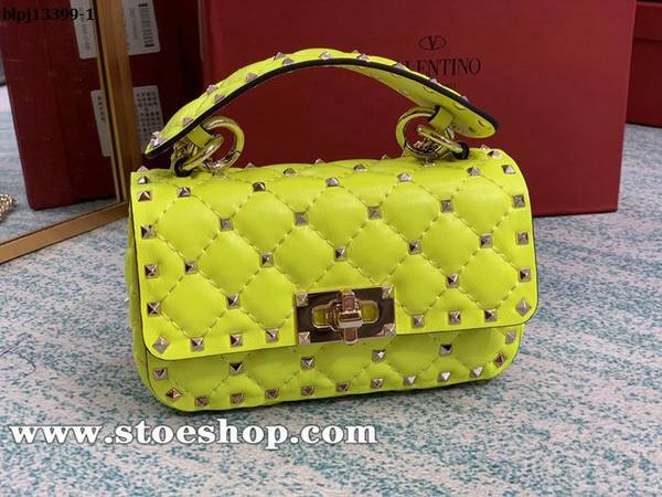 奢侈品1：1Valentino螢光色Valentino Garavani Rockstud Spike bag0124柔軟皺紋小羊皮blpj13399