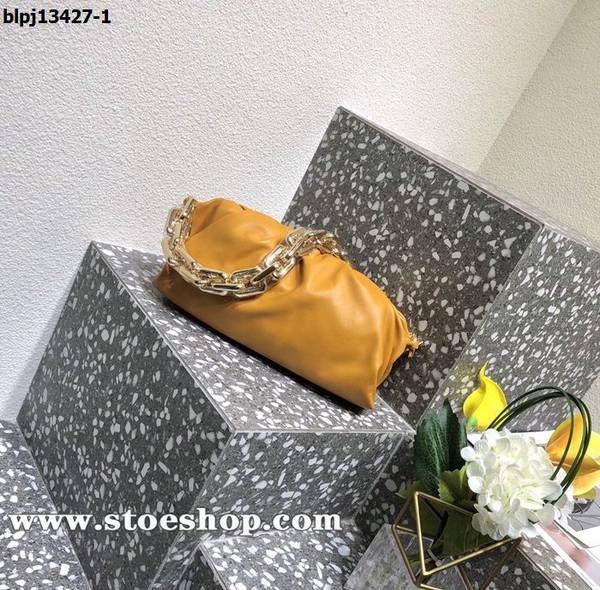 高仿名牌包BOTTEGA VENETABottega Veneta Chain Pouch金屬鏈條雲朵手拿單肩blpj13427