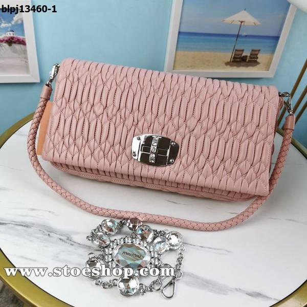 高仿精品推薦miumiu淺粉MIUMIU新版5BD233#鑽石鏈條包專櫃最新鑽鎖小提花皺褶凸紋壓花做法頂級進口羊皮blpj13460