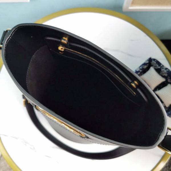 經典款A貨celine新品水桶新品秀場SHOW Maillon_ F/W2020秋冬小牛皮水桶blpj13520 5 經典款A貨celine新品水桶新品秀場SHOW Maillon_ F/W2020秋冬小牛皮水桶blpj13520