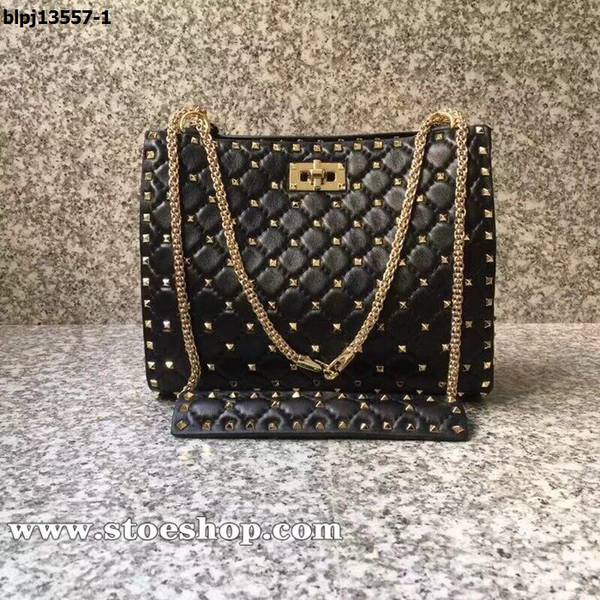 高仿包Valentino華倫天奴專櫃新品女士挎包媽咪袋GARAVANI ROCKSTUD SPIKE 0範冰冰同款手袋包袋採用柔軟小羊皮製造菱格紋刺繡blpj13557