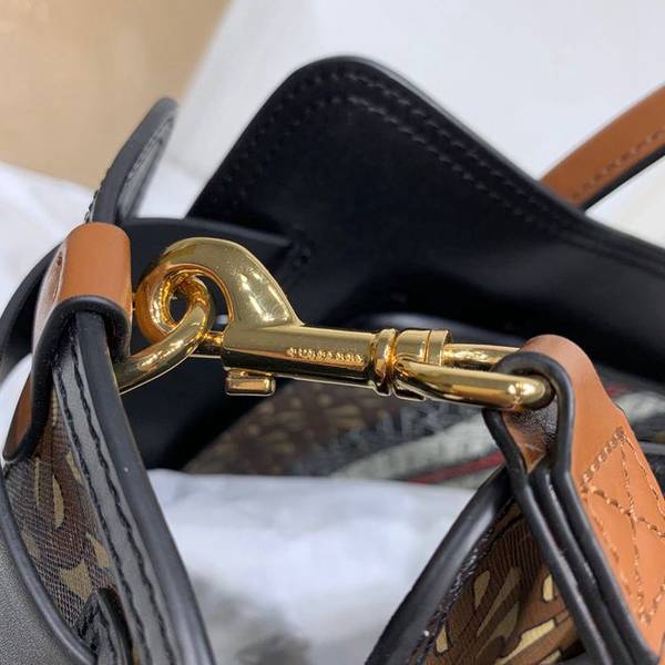 高仿名牌包burberry貝爾特包敞口式托特包款「The Belt 貝爾特包」柔軟的雙色皮革打造blpj13568 7 高仿名牌包burberry貝爾特包敞口式托特包款「The Belt 貝爾特包」柔軟的雙色皮革打造blpj13568