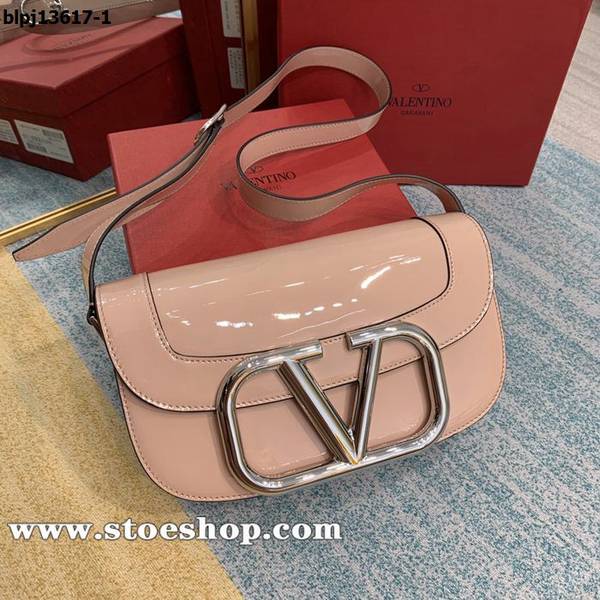 高仿包Valentino漆皮白鋼扣牛皮風琴包 Valentino Garavani MAXI 2020款金屬LOGO小牛皮斜挎包blpj13617