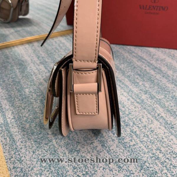 高仿精品推薦Valentino漆皮白鋼扣金扣風琴包Valentino Garavani MAXI 2020款金屬LOGO小牛皮斜挎包blpj13618 4 高仿精品推薦Valentino漆皮白鋼扣金扣風琴包Valentino Garavani MAXI 2020款金屬LOGO小牛皮斜挎包blpj13618