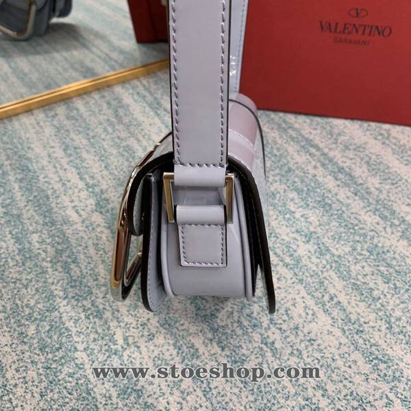 時尚a貨Valentino漆皮白鋼扣金扣風琴包 Valentino Garavani MAXI 2020款金屬LOGO小牛皮斜挎包blpj13620 4 時尚a貨Valentino漆皮白鋼扣金扣風琴包 Valentino Garavani MAXI 2020款金屬LOGO小牛皮斜挎包blpj13620