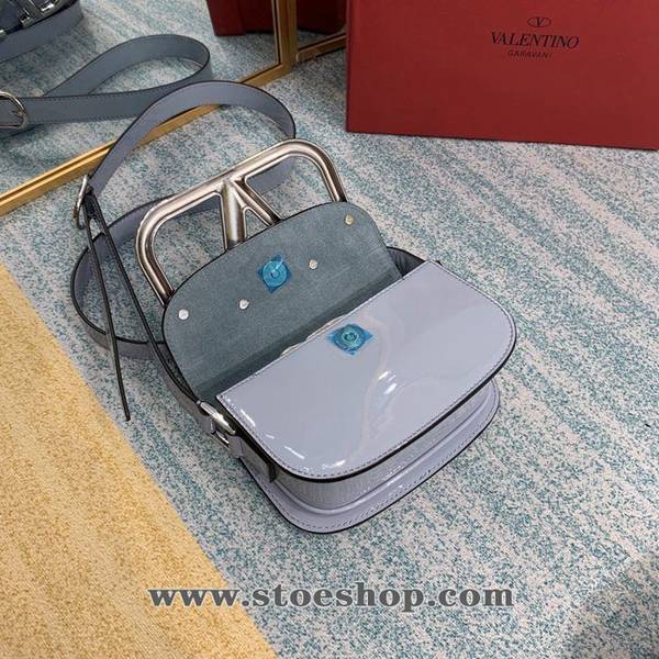 時尚a貨Valentino漆皮白鋼扣金扣風琴包 Valentino Garavani MAXI 2020款金屬LOGO小牛皮斜挎包blpj13620 6 時尚a貨Valentino漆皮白鋼扣金扣風琴包 Valentino Garavani MAXI 2020款金屬LOGO小牛皮斜挎包blpj13620