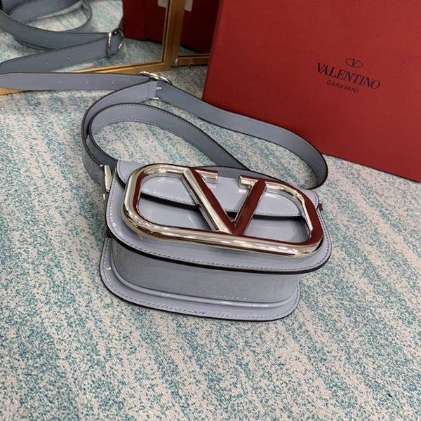 時尚a貨Valentino漆皮白鋼扣金扣風琴包 Valentino Garavani MAXI 2020款金屬LOGO小牛皮斜挎包blpj13620 9 時尚a貨Valentino漆皮白鋼扣金扣風琴包 Valentino Garavani MAXI 2020款金屬LOGO小牛皮斜挎包blpj13620
