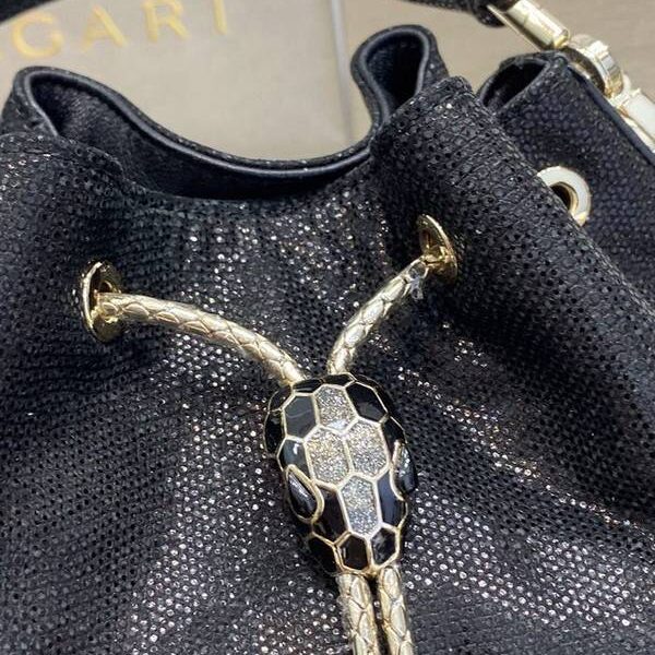 高仿BVLGARI新款限量水桶包蛇皮款287614【黑色】 採用進口蛇皮內裏小羊皮blpj13658