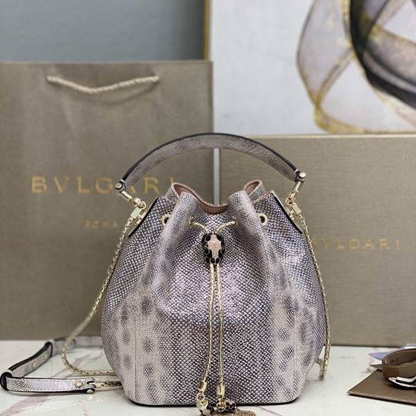 竭誠精品BVLGARI 新款限量水桶包蛇皮款287614【銀色】 採用進口蛇皮內裏小羊皮blpj13663