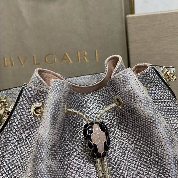 竭誠精品BVLGARI 新款限量水桶包蛇皮款287614【銀色】 採用進口蛇皮內裏小羊皮blpj13663