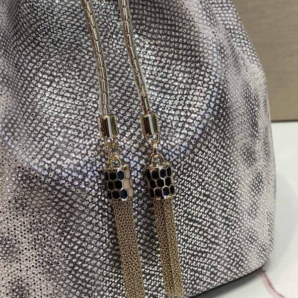 竭誠精品BVLGARI 新款限量水桶包蛇皮款287614【銀色】 採用進口蛇皮內裏小羊皮blpj13663