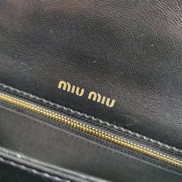 高仿包miumiu頂級進口Matelasse小羊皮材質小羊皮與金屬鏈拼接長肩帶blpj13730 9 高仿包miumiu頂級進口Matelasse小羊皮材質小羊皮與金屬鏈拼接長肩帶blpj13730