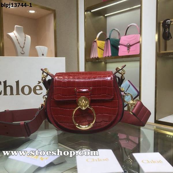 最高等級A貨chloeChloe本季新品“Tess”單肩包馬術風格採用鱷魚紋皮革、蜥蜴紋皮革和光滑皮革精製而成blpj13744 1 最高等級A貨chloeChloe本季新品“Tess”單肩包馬術風格採用鱷魚紋皮革、蜥蜴紋皮革和光滑皮革精製而成blpj13744