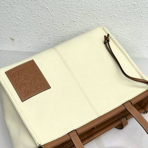 頂級原單LOEWE羅意威專櫃新品特色米白色布包cushion tote bag進口帆布搭配進口小牛皮blpj13778