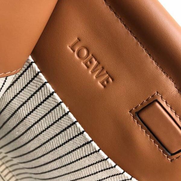 頂級原單LOEWE羅意威專櫃新品特色米白色布包cushion tote bag進口帆布搭配進口小牛皮blpj13778