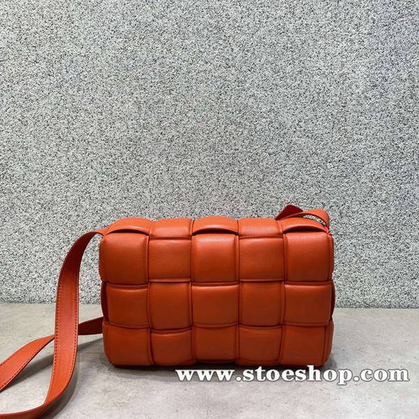 高仿包包BOTTEGA VENETACassette全皮枕頭包經典編織立體格子高級小牛皮blpj13804 3 高仿包包BOTTEGA VENETACassette全皮枕頭包經典編織立體格子高級小牛皮blpj13804