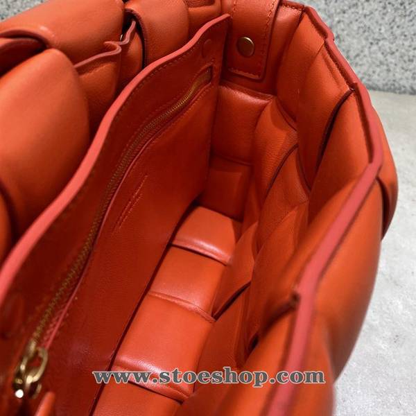 高仿包包BOTTEGA VENETACassette全皮枕頭包經典編織立體格子高級小牛皮blpj13804 8 高仿包包BOTTEGA VENETACassette全皮枕頭包經典編織立體格子高級小牛皮blpj13804