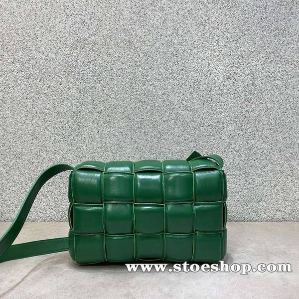 高仿精品BOTTEGA VENETACassette全皮枕頭包祖母綠立體格子柔軟高級小牛皮blpj13808 3 高仿精品BOTTEGA VENETACassette全皮枕頭包祖母綠立體格子柔軟高級小牛皮blpj13808