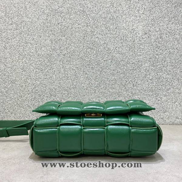 高仿精品BOTTEGA VENETACassette全皮枕頭包祖母綠立體格子柔軟高級小牛皮blpj13808 4 高仿精品BOTTEGA VENETACassette全皮枕頭包祖母綠立體格子柔軟高級小牛皮blpj13808