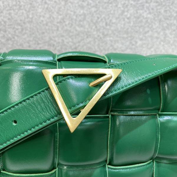 高仿精品BOTTEGA VENETACassette全皮枕頭包祖母綠立體格子柔軟高級小牛皮blpj13808 5 高仿精品BOTTEGA VENETACassette全皮枕頭包祖母綠立體格子柔軟高級小牛皮blpj13808