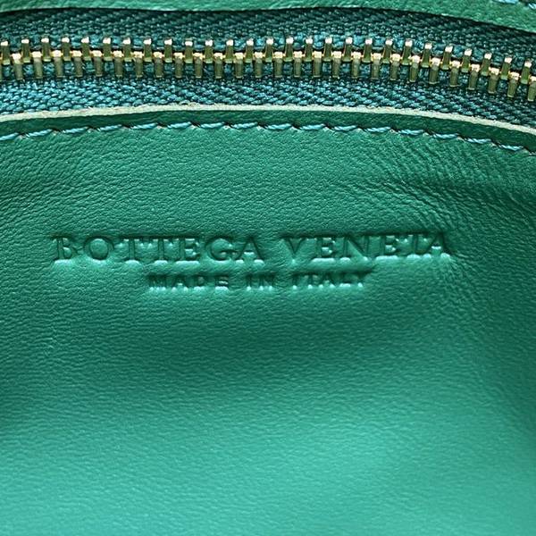 高仿精品BOTTEGA VENETACassette全皮枕頭包祖母綠立體格子柔軟高級小牛皮blpj13808 9 高仿精品BOTTEGA VENETACassette全皮枕頭包祖母綠立體格子柔軟高級小牛皮blpj13808