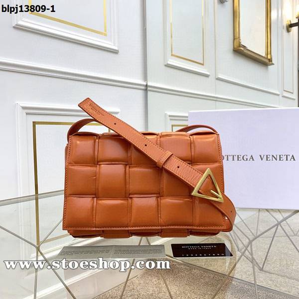 原單A貨BOTTEGA VENETACassette全皮枕頭包 Bottega Veneta立體格子柔軟高級小牛皮blpj13809 1 原單A貨BOTTEGA VENETACassette全皮枕頭包 Bottega Veneta立體格子柔軟高級小牛皮blpj13809