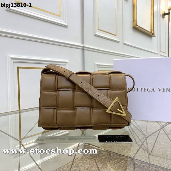 原版A貨BOTTEGA VENETACassette全皮枕頭包焦糖色立體格子柔軟高級小牛皮blpj13810 1 原版A貨BOTTEGA VENETACassette全皮枕頭包焦糖色立體格子柔軟高級小牛皮blpj13810