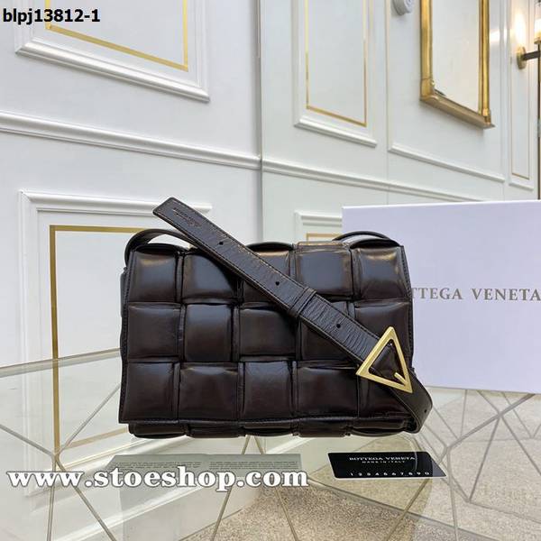 最高等級A貨BOTTEGA VENETACassette全皮枕頭包深棕色立體格子柔軟高級小牛皮blpj13812 1 最高等級A貨BOTTEGA VENETACassette全皮枕頭包深棕色立體格子柔軟高級小牛皮blpj13812