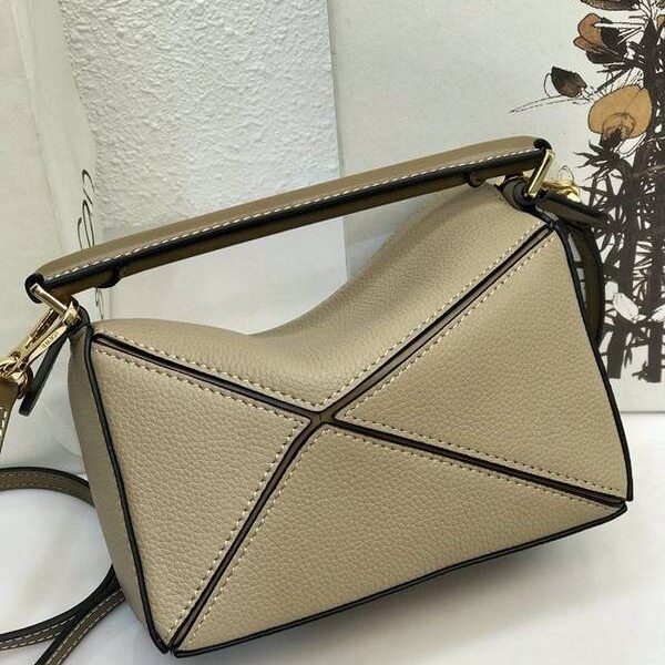 高仿高仿包包批發LOEWE荔枝卡其羅意威全新推出puzzle mini採用進口小牛皮 德國進口莎菲線blpj13865