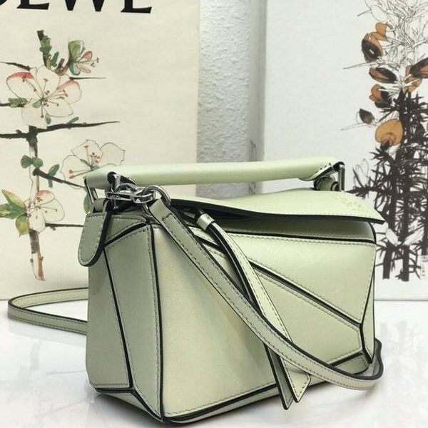 原單複製LOEWE珍珠淡綠羅意威全新推出puzzle mini 進口小牛皮 德國進口莎菲線blpj13872