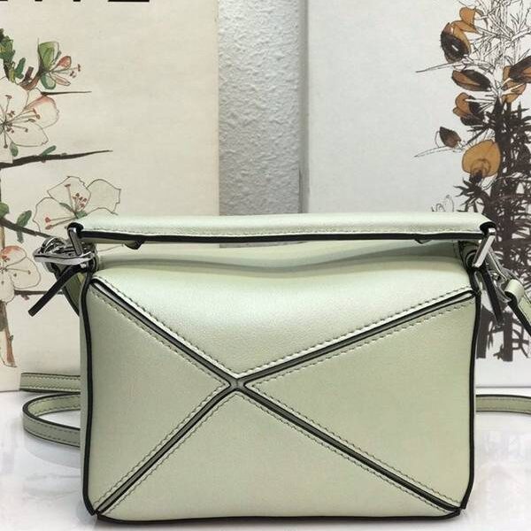 原單複製LOEWE珍珠淡綠羅意威全新推出puzzle mini 進口小牛皮 德國進口莎菲線blpj13872