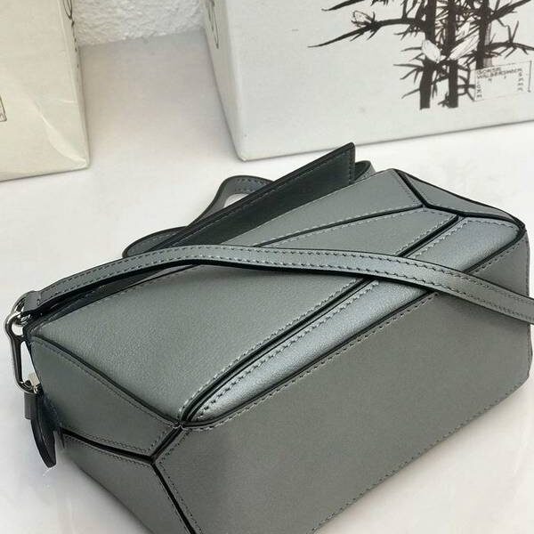 高仿包台灣LOEWE珍珠灰色羅意威全推新出puzzle mini 進口小牛皮 德國進口莎菲線blpj13874