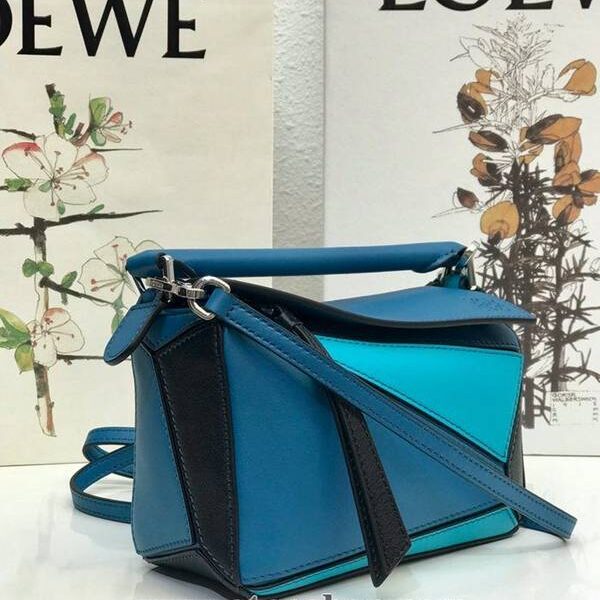名牌高仿LOEWE藍拼黑羅意威全新推出puzzle mini 進口小牛皮 德國進口莎菲線blpj13875