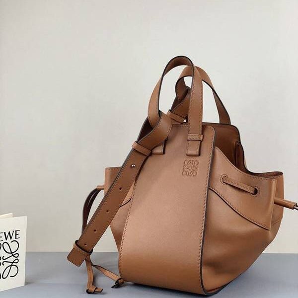 高仿包LOEWEhammock小號土黃色拉繩式開口一級牛皮blpj13897