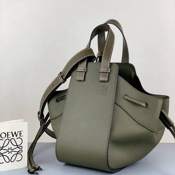 a貨LOEWEhammock小號3046A拉繩式開口一級牛皮blpj13900
