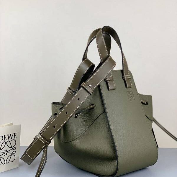 a貨LOEWEhammock小號3046A拉繩式開口一級牛皮blpj13900