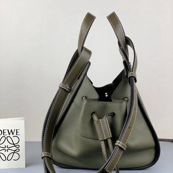 a貨LOEWEhammock小號3046A拉繩式開口一級牛皮blpj13900