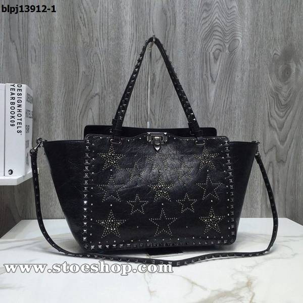 高仿精品推薦Valentino進口爆裂紋全手工打釘款【Valentino】華倫天奴 ROCKSTUD 橫款購物袋大號0973blpj13912