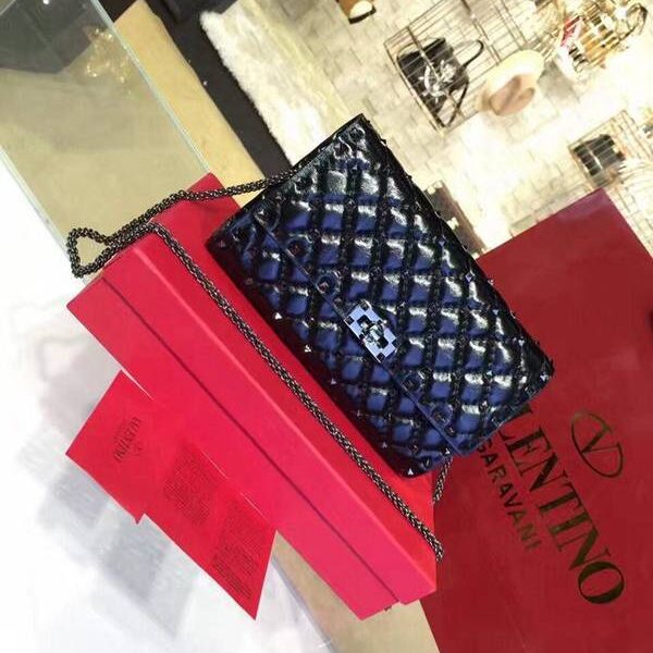 原單奢侈品Valentino華倫天奴專櫃新品真空電鍍鉚釘單肩斜挎手拿包進口柔軟樹脂紋牛皮blpj13983