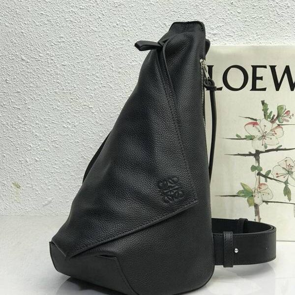 時尚a貨LOEWEAnton sling系列胸包柔軟粒面小牛皮blpj14027