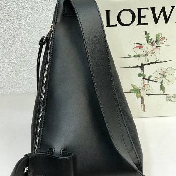 時尚a貨LOEWEAnton sling系列胸包柔軟粒面小牛皮blpj14027